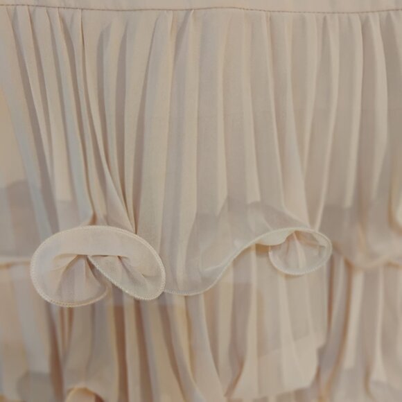 BCBGMaxAzria Dress, V neck, 3 Tiered Ruffled,  Size 12, Blush pink - Picture 6 of 8